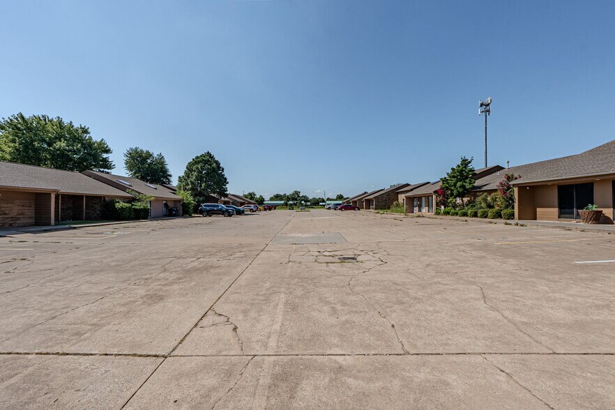 More Photos Of 1530 SW 89th St, Oklahoma City Office For Sale