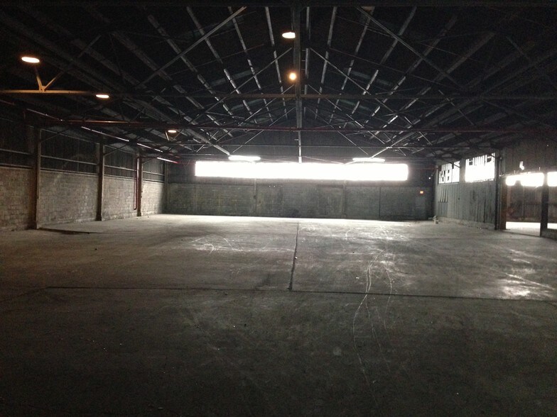 Primary Photo Of 500 Oakpoint Ave, Bronx Warehouse For Lease