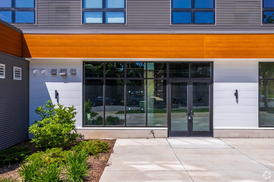 More Photos Of 916 E State St, Milwaukee Apartments For Lease