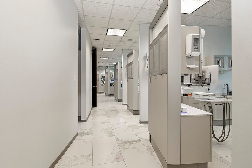 More Photos Of 114 Vision Park Blvd, Shenandoah Office For Sale