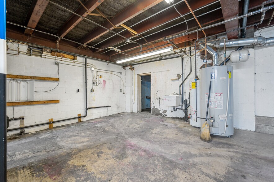 More Photos Of 7703 Perry Hwy, Pittsburgh Freestanding For Lease