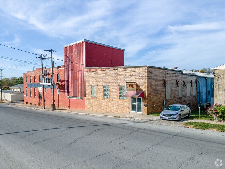 More Photos Of 512 S Main St, Carrollton Warehouse For Lease