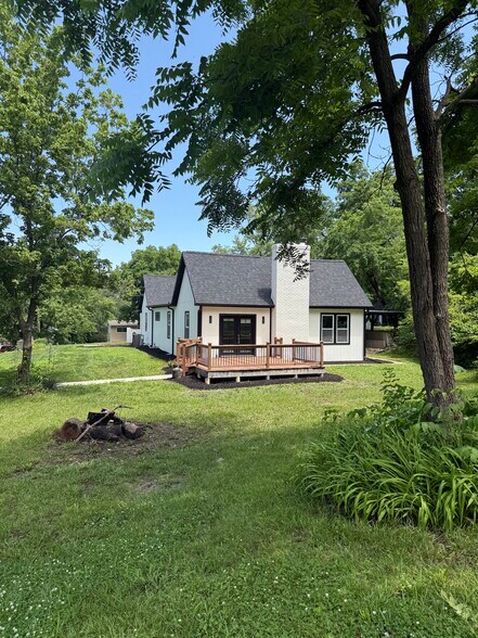 More Photos Of 1106 College Hill St, Pleasant Hill Flex For Sale