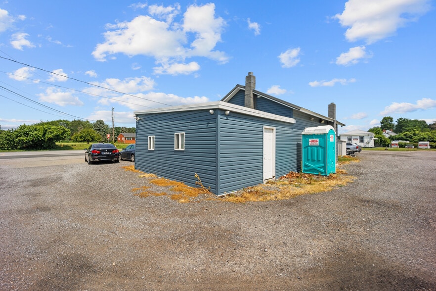 More Photos Of 2516-2518 N Dupont Pky, Middletown Freestanding For Sale