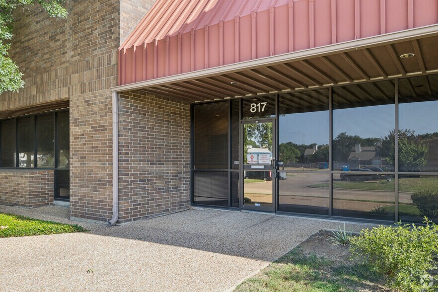 More Photos Of 801-815 Greenview Dr, Grand Prairie Unknown For Lease