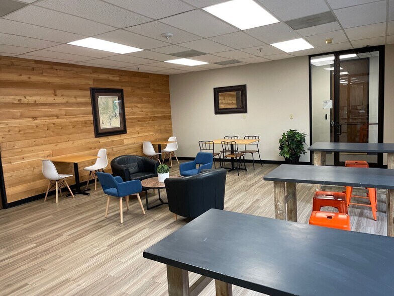More Photos Of 222 Pennbright Dr, Houston Office For Lease