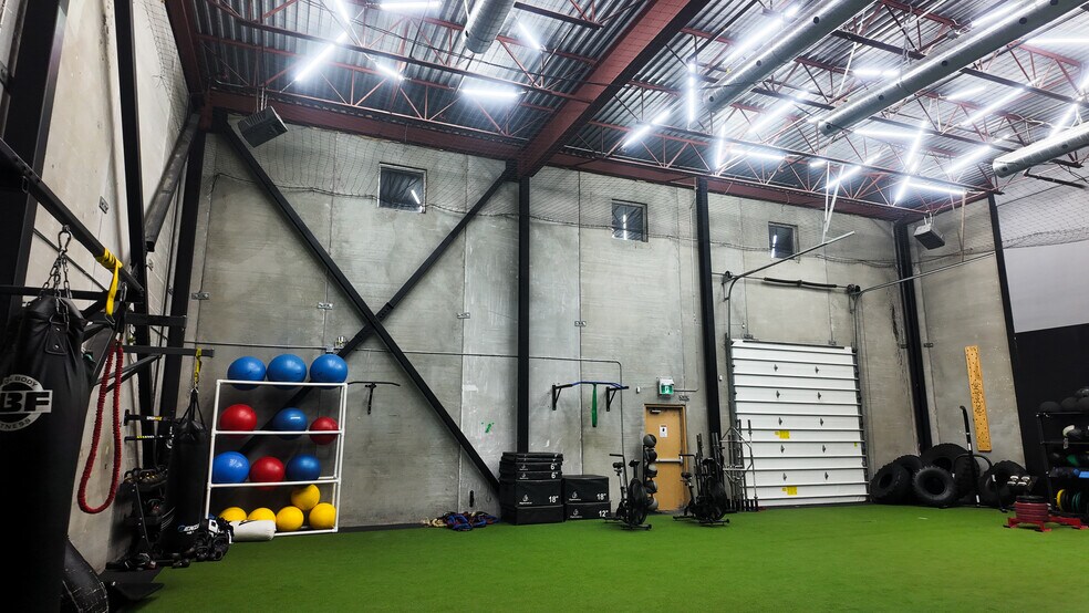 More Photos Of 31 Jevlan Dr, Vaughan Warehouse For Sale