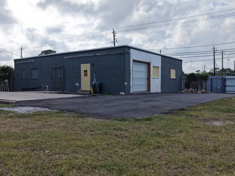 More Photos Of 16526 Market St, Channelview Showroom For Sale