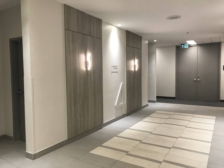 More Photos Of 1 Eva Rd, Toronto Office For Lease