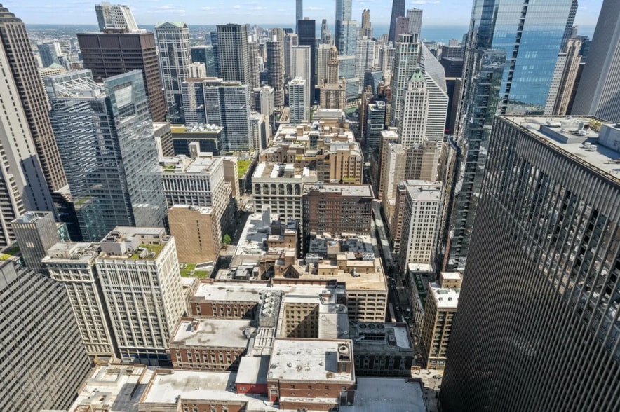 More Photos Of 17 E Monroe St, Chicago Hotel For Sale