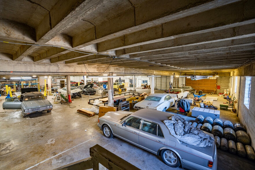 More Photos Of 1204 Powhattan St, Dallas Industrial For Sale