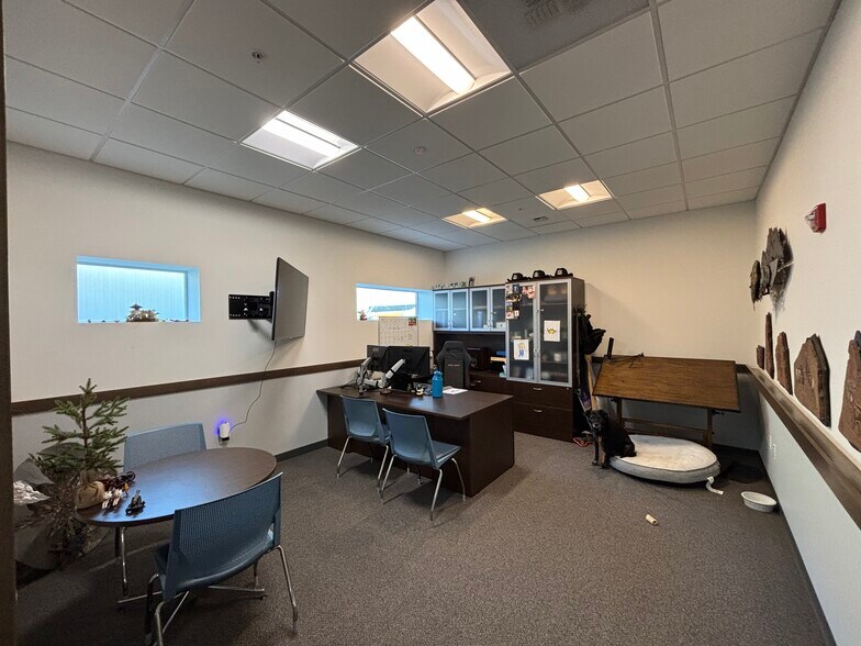 More Photos Of 3727 McDougall Ave, Everett Flex For Lease