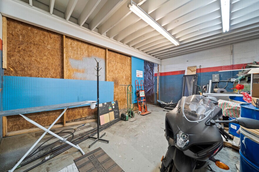 More Photos Of 2007-2015 E 11th St, Tulsa Auto Dealership For Sale