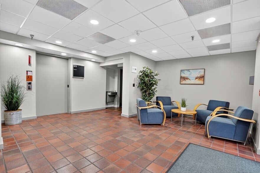 More Photos Of 2050 Old Bridge Rd, Woodbridge Medical For Sale