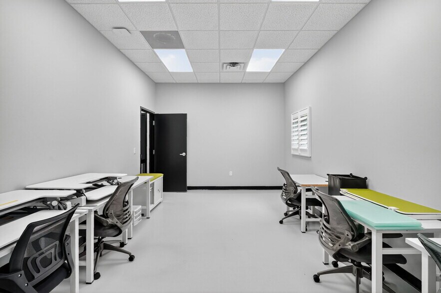 More Photos Of 881 Oakley Seaver Dr, Clermont Medical For Lease