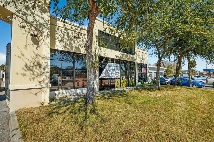 More Photos Of 600 Mason Ave, Daytona Beach Storefront Retail Office For Sale