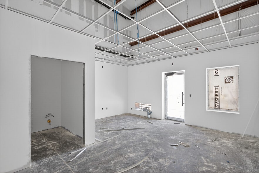 More Photos Of 5029 Smith Farm Rd, Matthews Flex For Lease