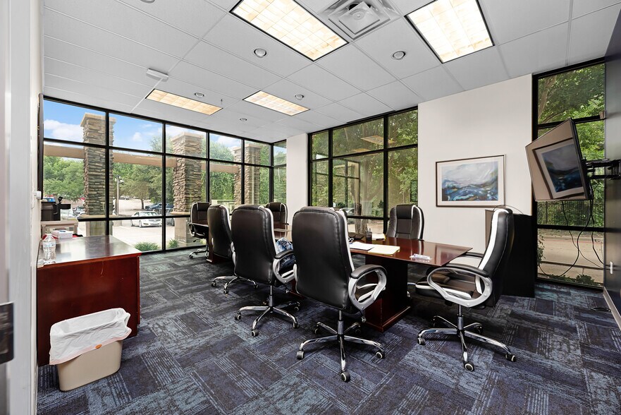More Photos Of 8604 Greenville Ave, Dallas Office For Sale