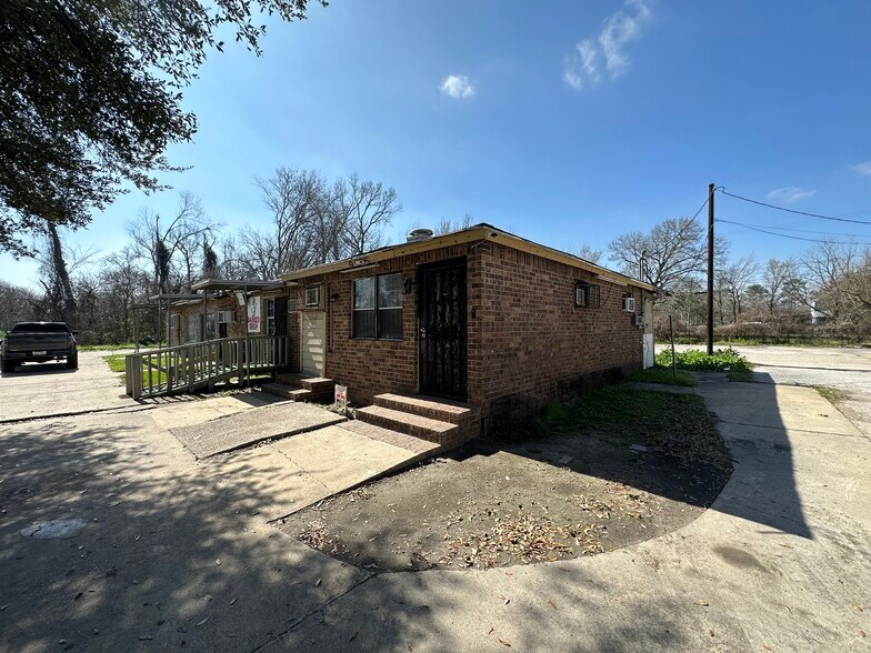 More Photos Of 9305 N Wayside Dr, Houston Office Residential For Sale