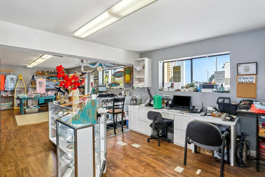 More Photos Of 8460 Gulf Blvd, Navarre Freestanding For Sale