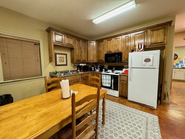 More Photos Of 2464 Main St, Plantersville Medical For Sale