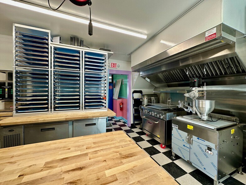 More Photos Of 4 Thomas St, Holley Restaurant For Sale