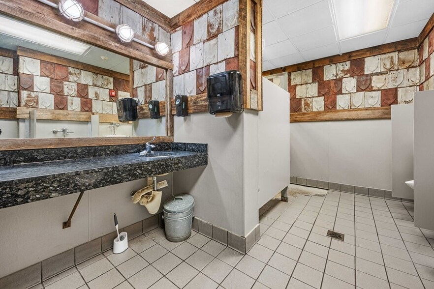 More Photos Of 1405 Gornto Rd, Valdosta Restaurant For Sale