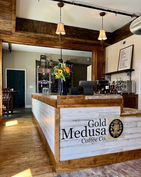 More Photos Of 138 W Mountain St, Kings Mountain Storefront Retail Residential For Sale