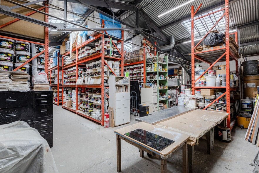 More Photos Of 234 Russell St, Brooklyn Showroom For Lease