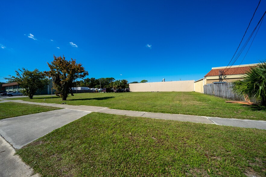 More Photos Of 1018 Orange St, Titusville Warehouse For Sale