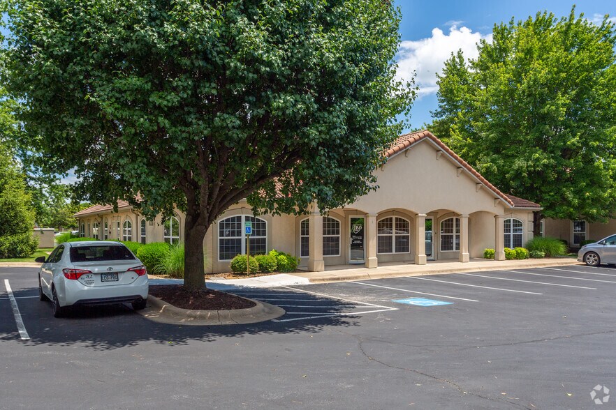 More Photos Of 5212 Village Pky, Rogers Unknown For Lease
