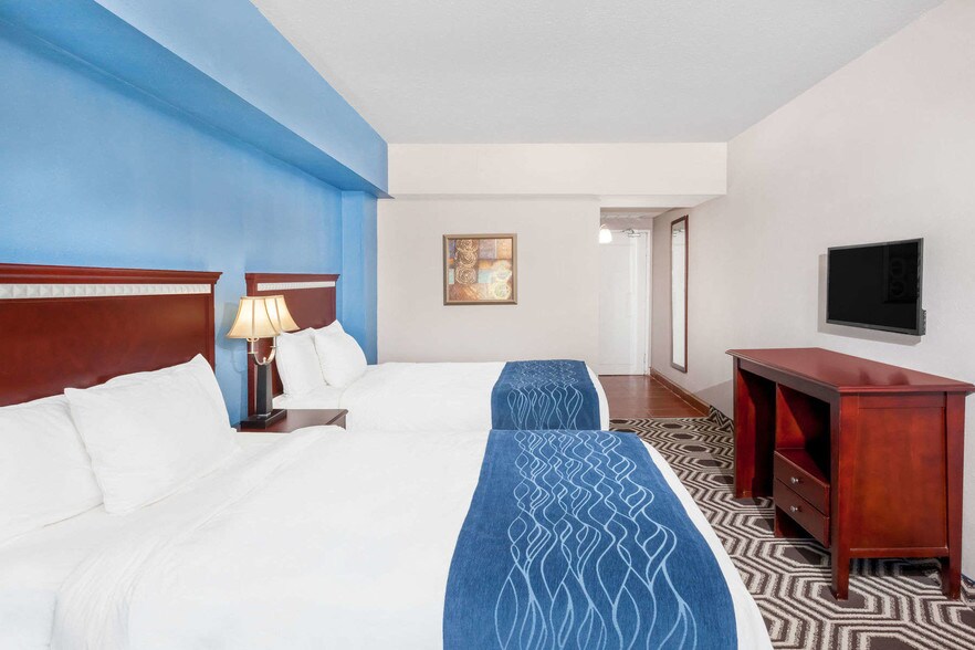 More Photos Of 215 E Walworth Ave, Delavan Hotel For Sale