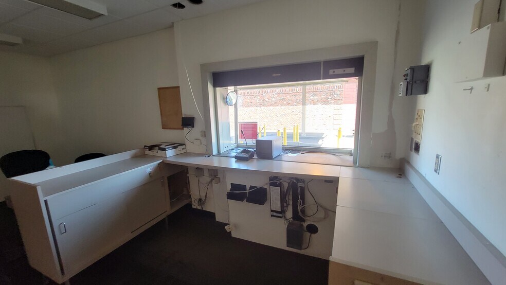 More Photos Of 501 N Olympic Ave, Arlington Bank For Sale