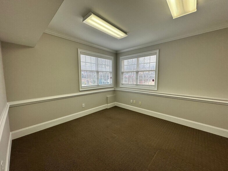 More Photos Of 327 Dahlonega St, Cumming Medical For Sale
