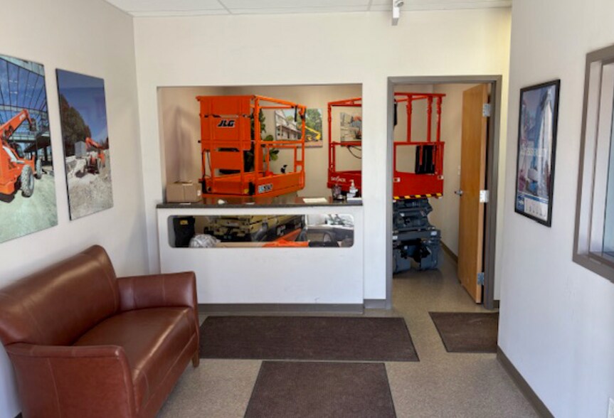 More Photos Of 125 Citycentre Dr, Cincinnati Industrial For Sale