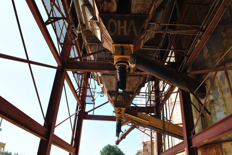 More Photos Of 220 Progress Blvd, Longview Warehouse For Lease