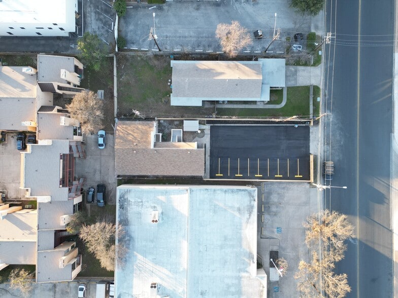 More Photos Of 927 E 41st St, Austin Office Residential For Sale