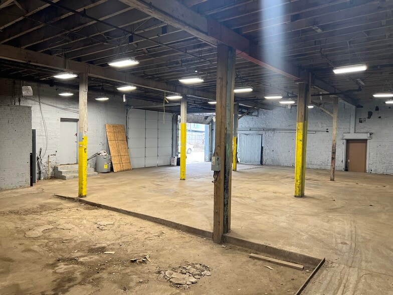More Photos Of 3501 37th St, Mount Rainier Contractor Storage Yard For Lease