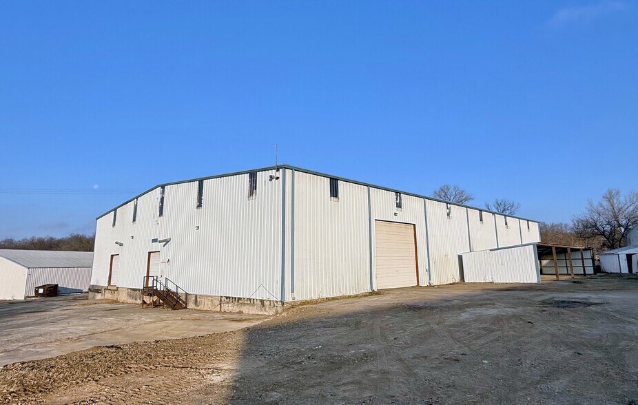 More Photos Of 519 W Dewey Ave, Sapulpa Manufacturing For Lease