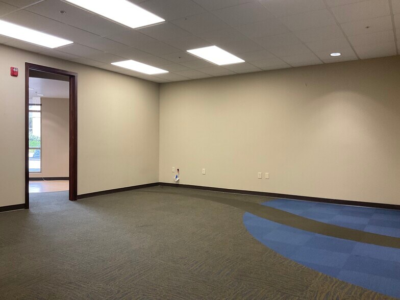 More Photos Of 4755 Lake Forest Dr, Blue Ash Office For Lease