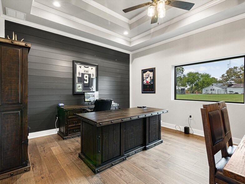 More Photos Of 200-225 West Side Dr, Decatur Light Distribution For Lease