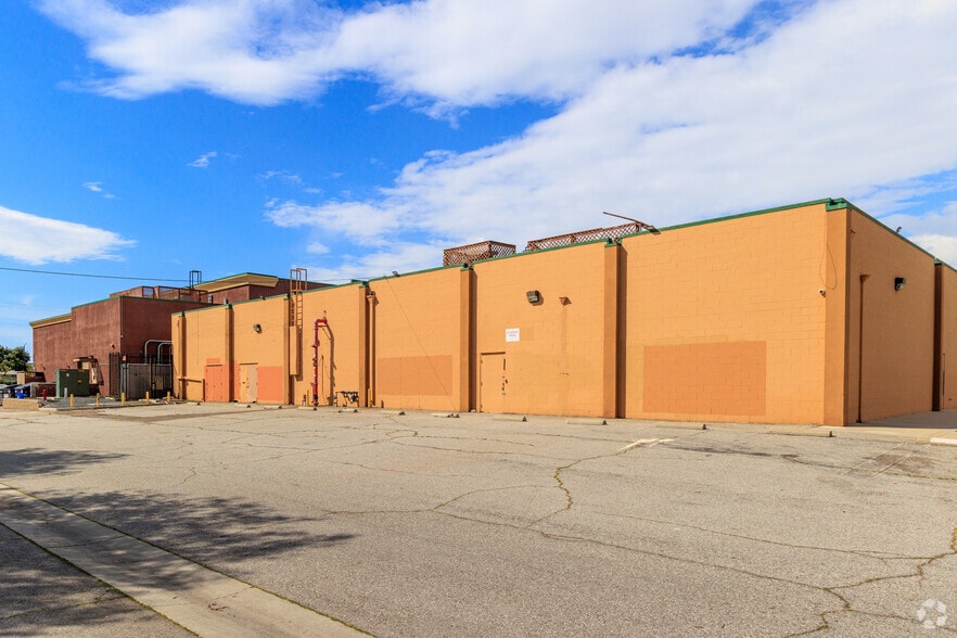 More Photos Of 6404-6514 South St, Lakewood Unknown For Lease