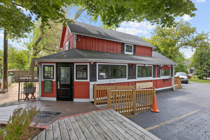 More Photos Of 211 W Railroad Ave, Bartlett Storefront Retail Residential For Sale