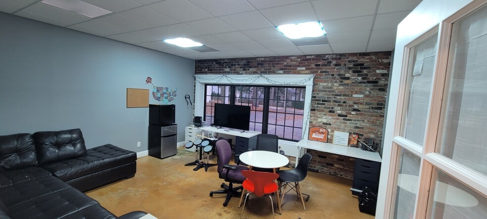 More Photos Of 365-367 N Bennett St, Southern Pines Office For Lease