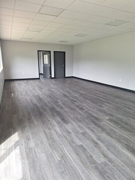 More Photos Of 270 Brewer St, East Hartford Warehouse For Lease