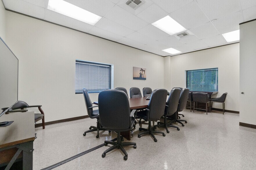 More Photos Of 5119 Hiltonview Rd, Houston Warehouse For Lease