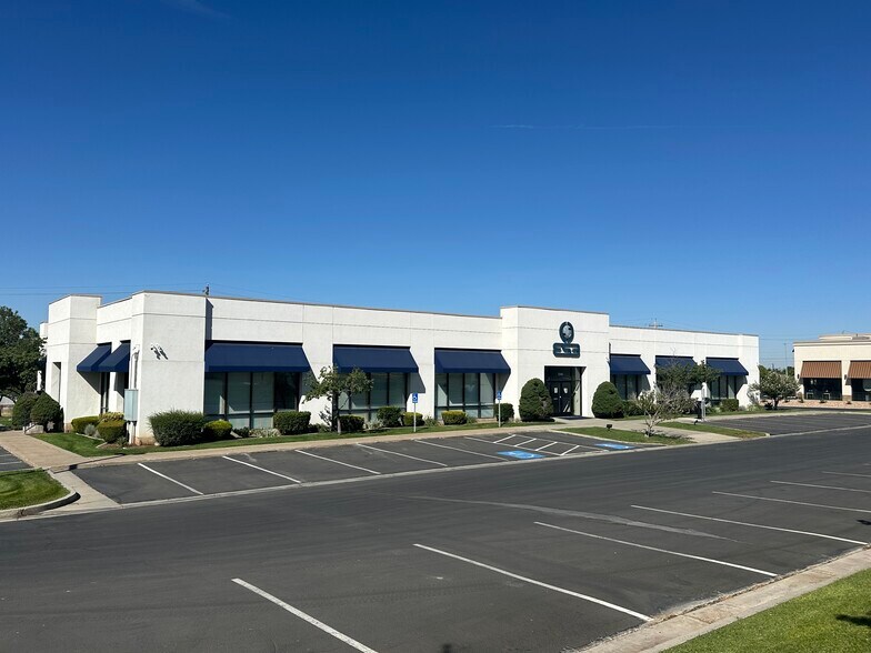 Primary Photo Of 1346 S Legend Hills Dr, Clearfield Freestanding For Lease