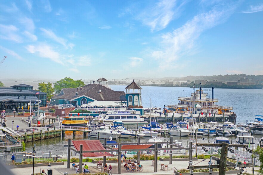 More Photos Of 110 S Union St, Alexandria Office For Sale