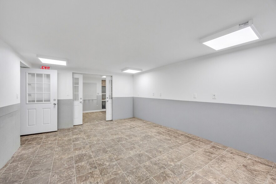 More Photos Of 28 Main St, Hempstead Storefront Retail Residential For Lease