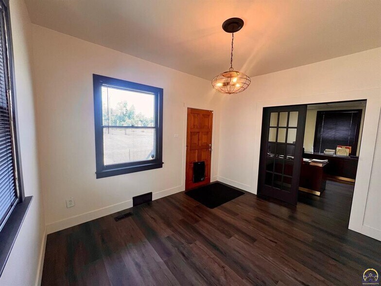 More Photos Of 1101 SW 10th Ave, Topeka Office For Sale